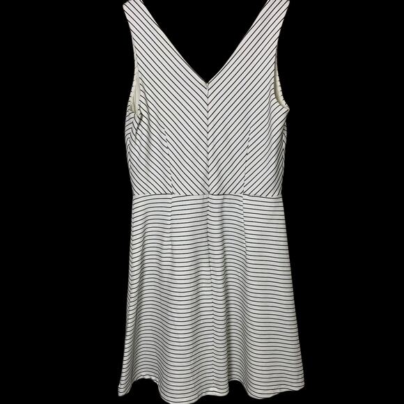 Loft Dress Women's Size 10 Black White Sleeveless Fit & Flare Back Zip Lined - Picture 3 of 8